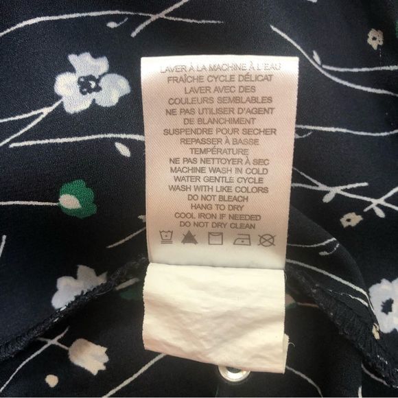 Lila Rose navy floral blouse woman’s size M - Picture 9 of 10